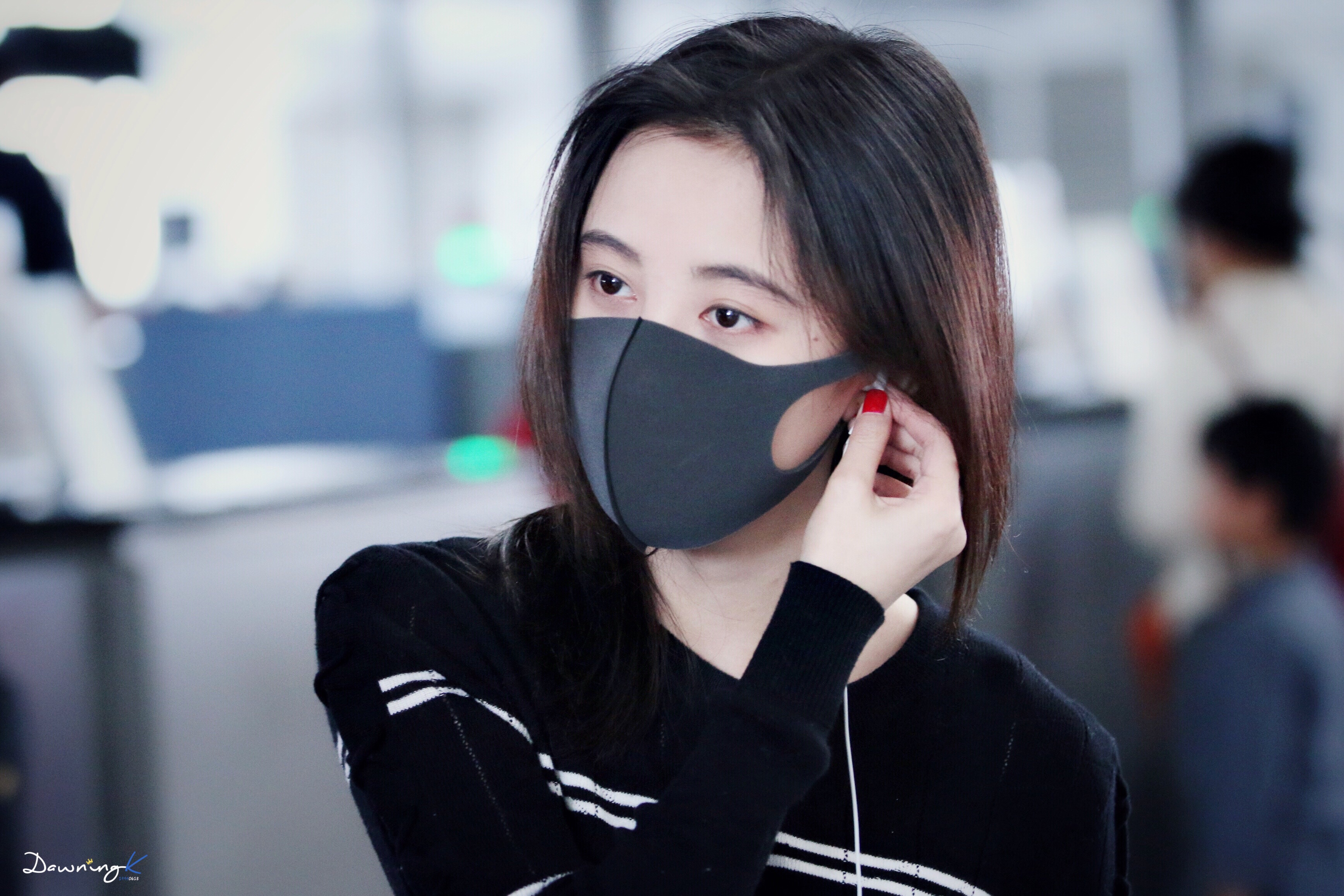  p>鞠婧祎(kiku),1994年6月18日出生于四川省遂宁市,中国内地影视女