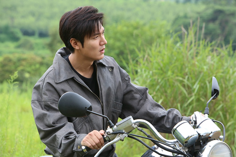 庾河 /a>执导并编剧, a target="_blank" href="/item/李敏镐/885197"