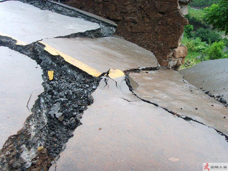  p>滑坡是指斜坡上的土体或者岩体,受河流冲刷, a target="_blank"