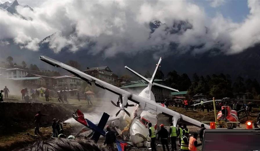 4月14日珠峰小飞机撞直升机事故