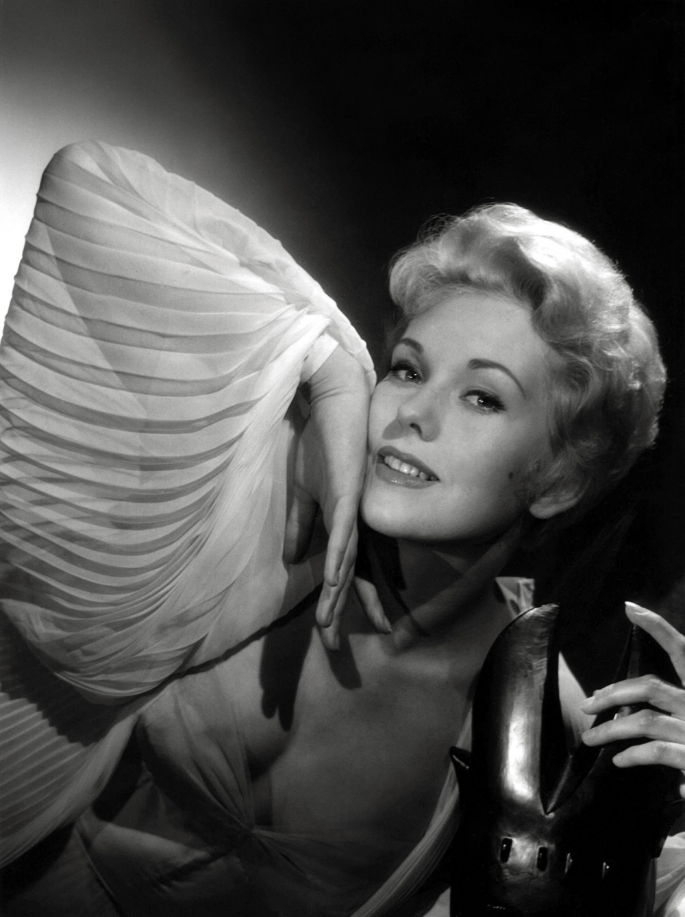  p>金·诺瓦克(kim novak),出生于芝加哥市一个铁路工人家庭,原名
