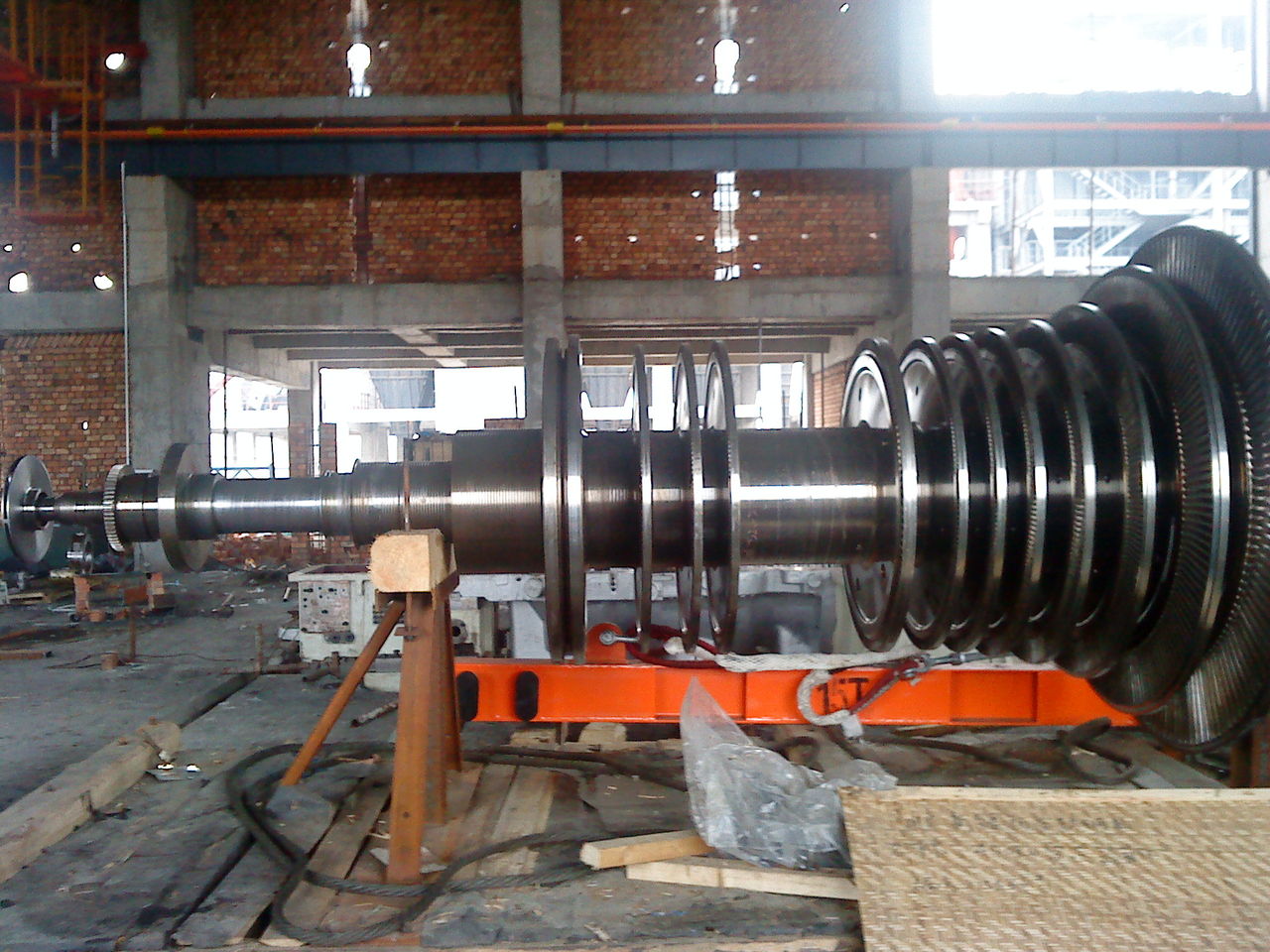  p>汽轮机也称蒸汽透平发动机,是一种旋转式蒸汽动力装置,高温高压