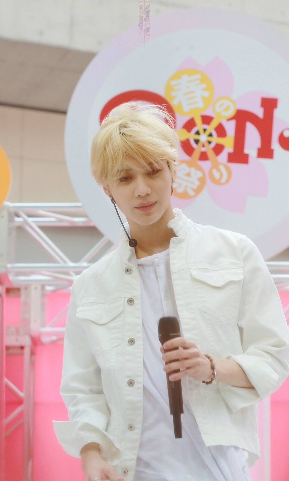 ,1993年7月18日出生于韩国首尔,韩国男歌手,演员