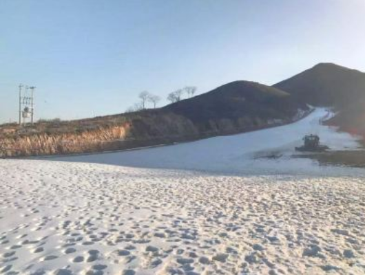  p>无极山滑雪场位于石家庄市元氏县苏村乡岳庄庄西南. /p>