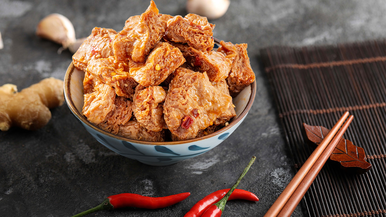  p>阿满百香鸡,秉承26年熟食制作工艺,由上市公司绝味鸭脖和阿满食品