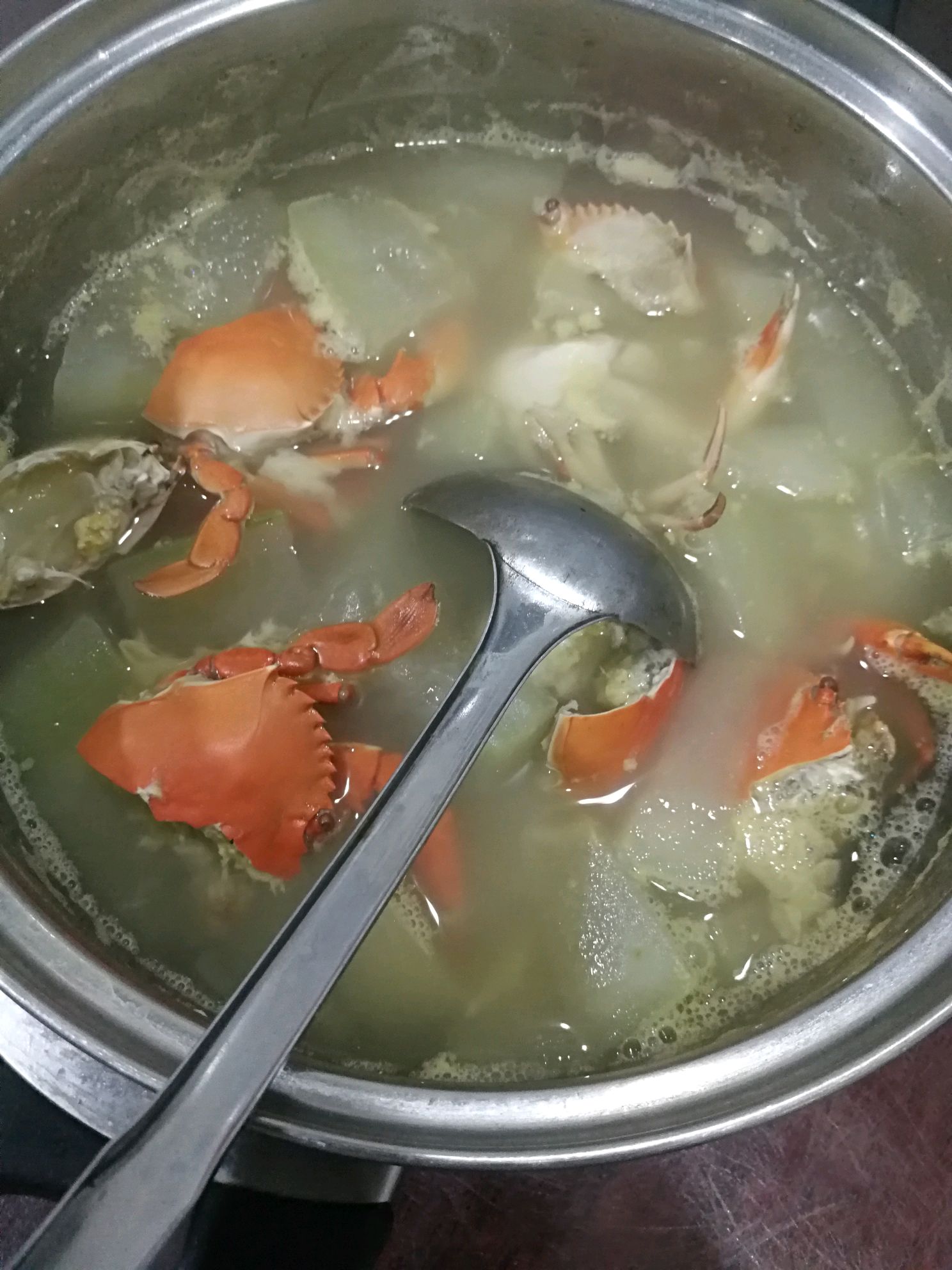 冬瓜蟹肉汤是一道菜品,主料是 a target="_blank" href="/item/螃蟹