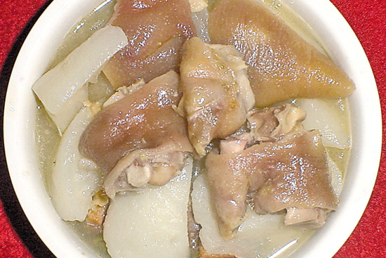 腊猪手煲萝卜