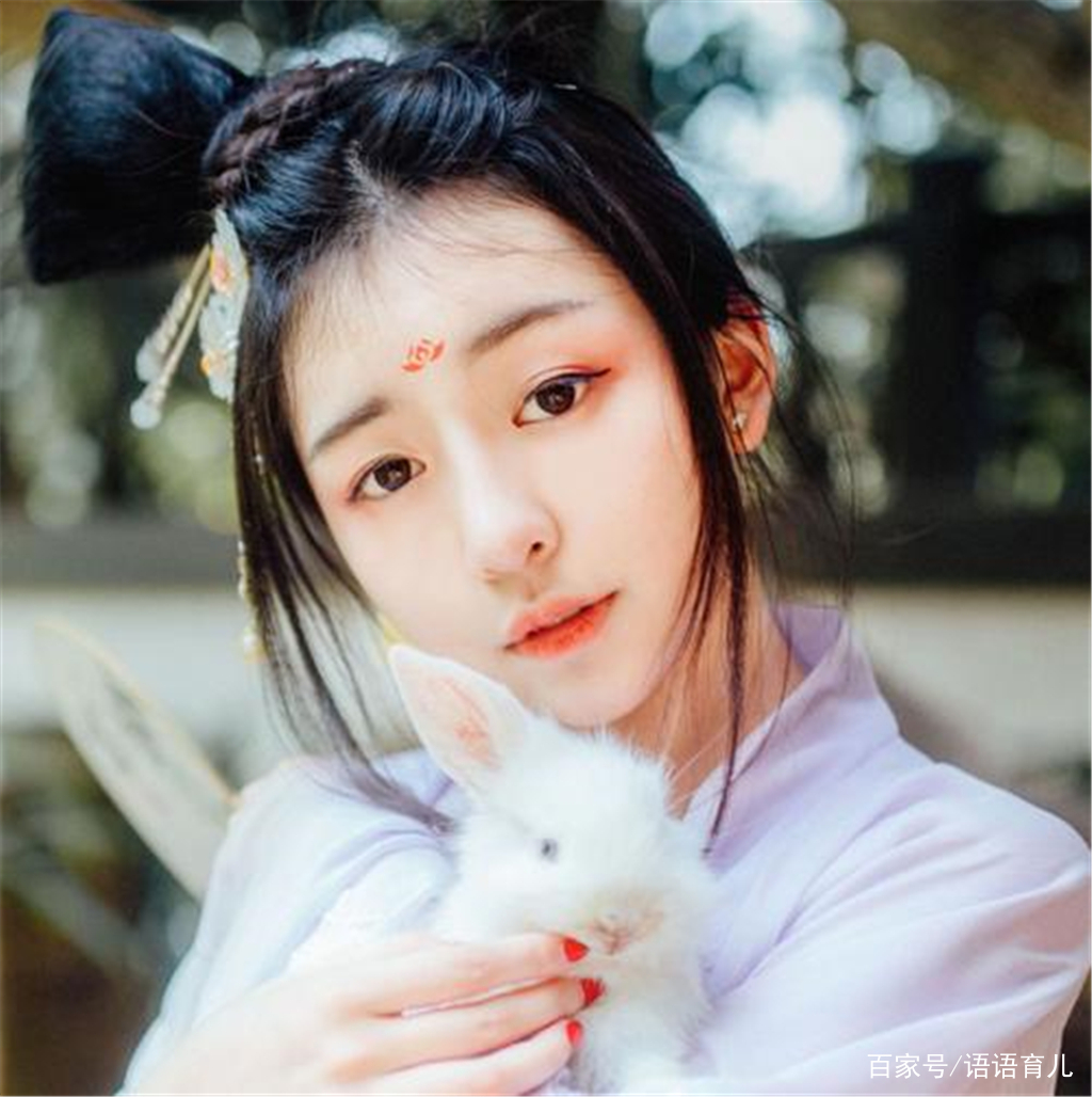 她重回北大荒年，激活交换空间扛出一车鱼肉大米，全家温饱不愁！_百科TA说