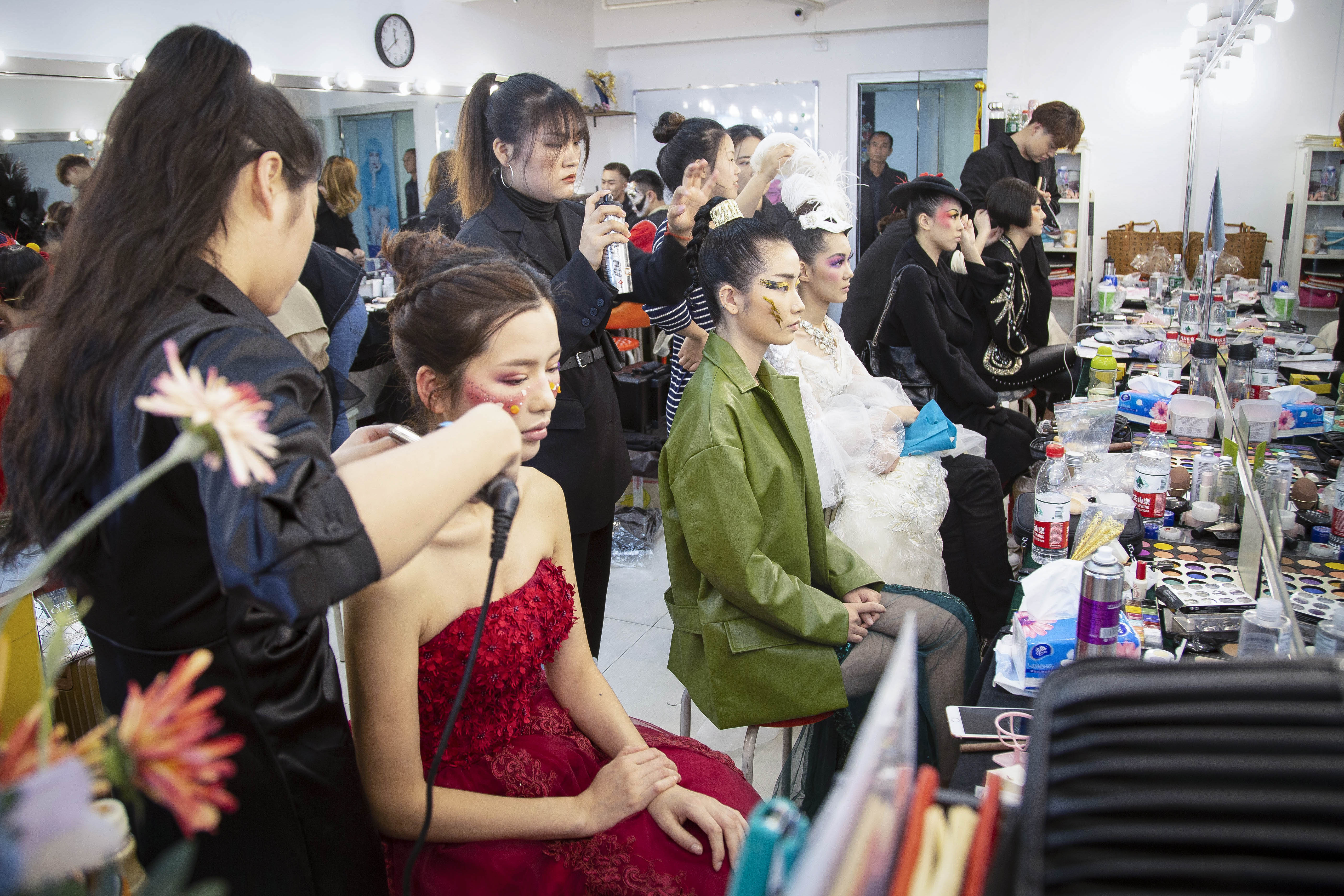  p>武汉经典化妆学校是由国家行政部门管理的专业形象设计 a target="