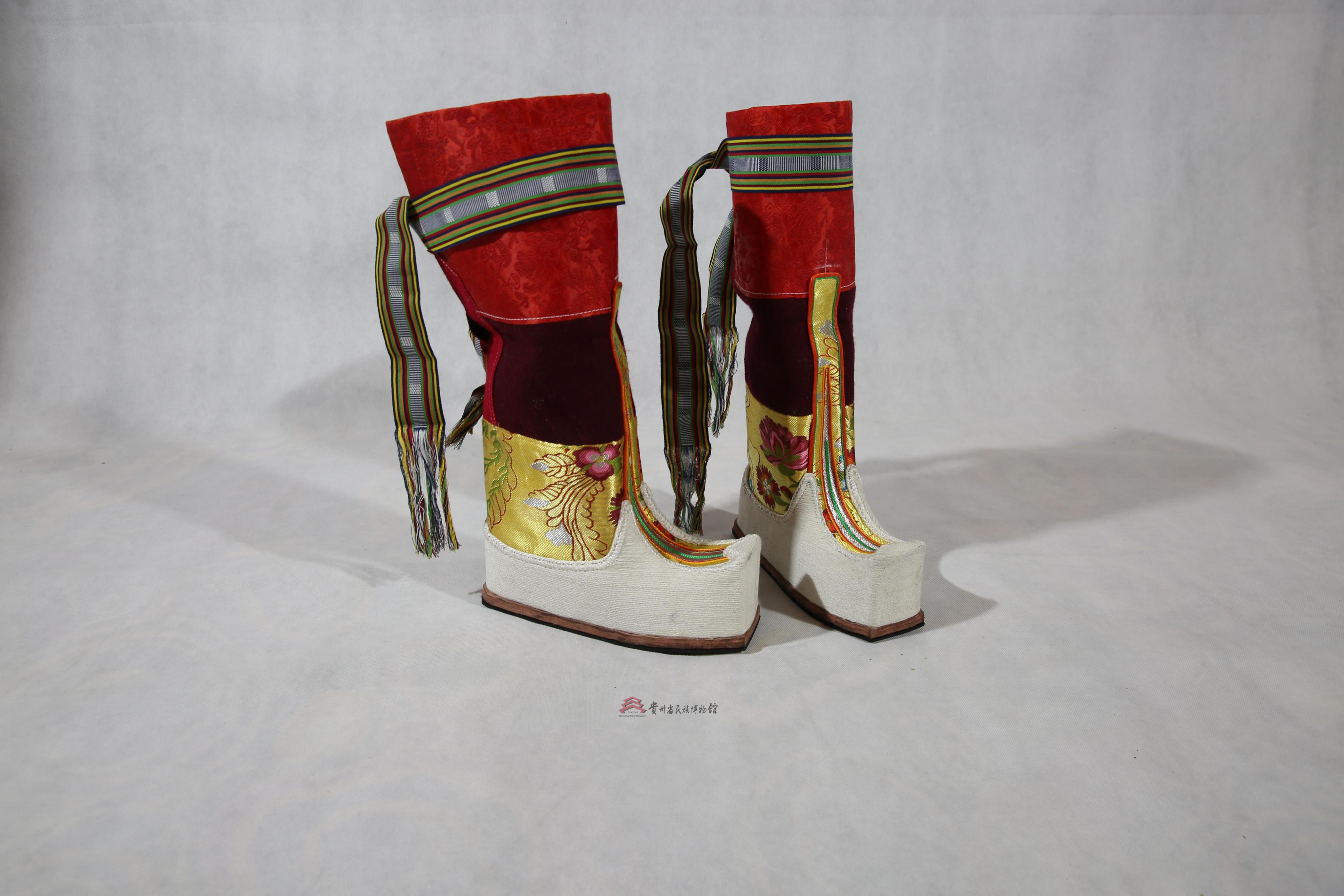 当代云南藏族羌姆法舞金刚神服之靴子