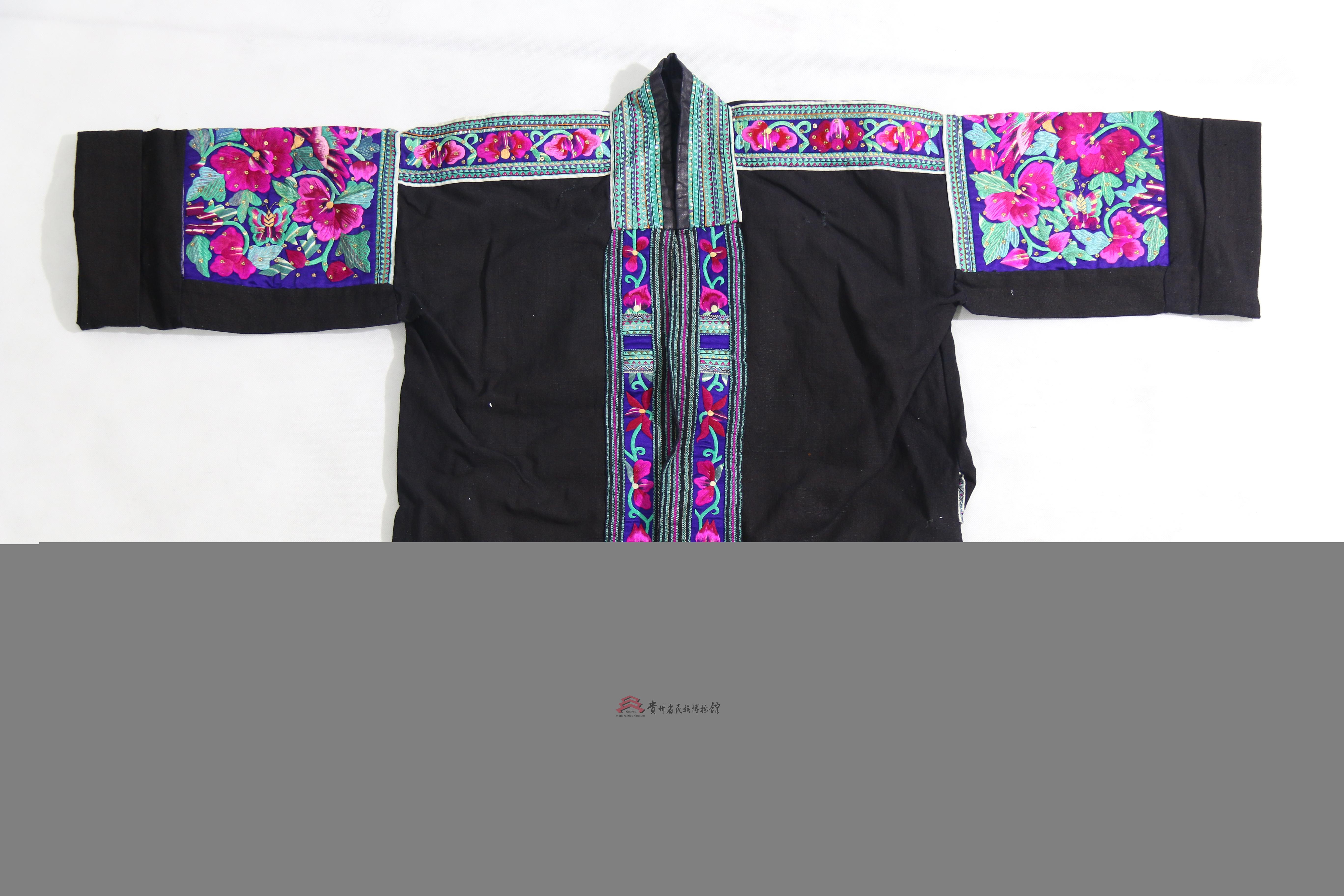 当代台江苗族平绣蝴蝶花纹女上衣