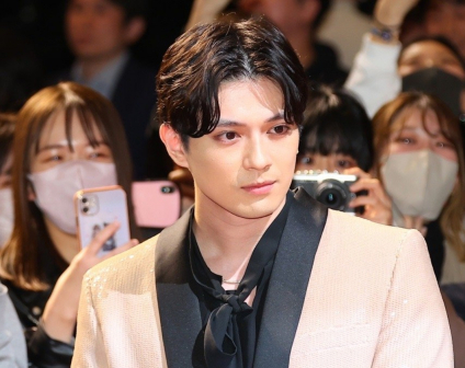 新田真剑佑_百度百科