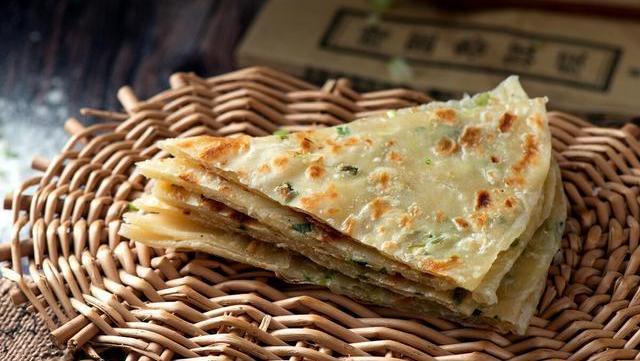  p>珍珠烙饼是一道以面粉为主要食材制作的美食. /p>