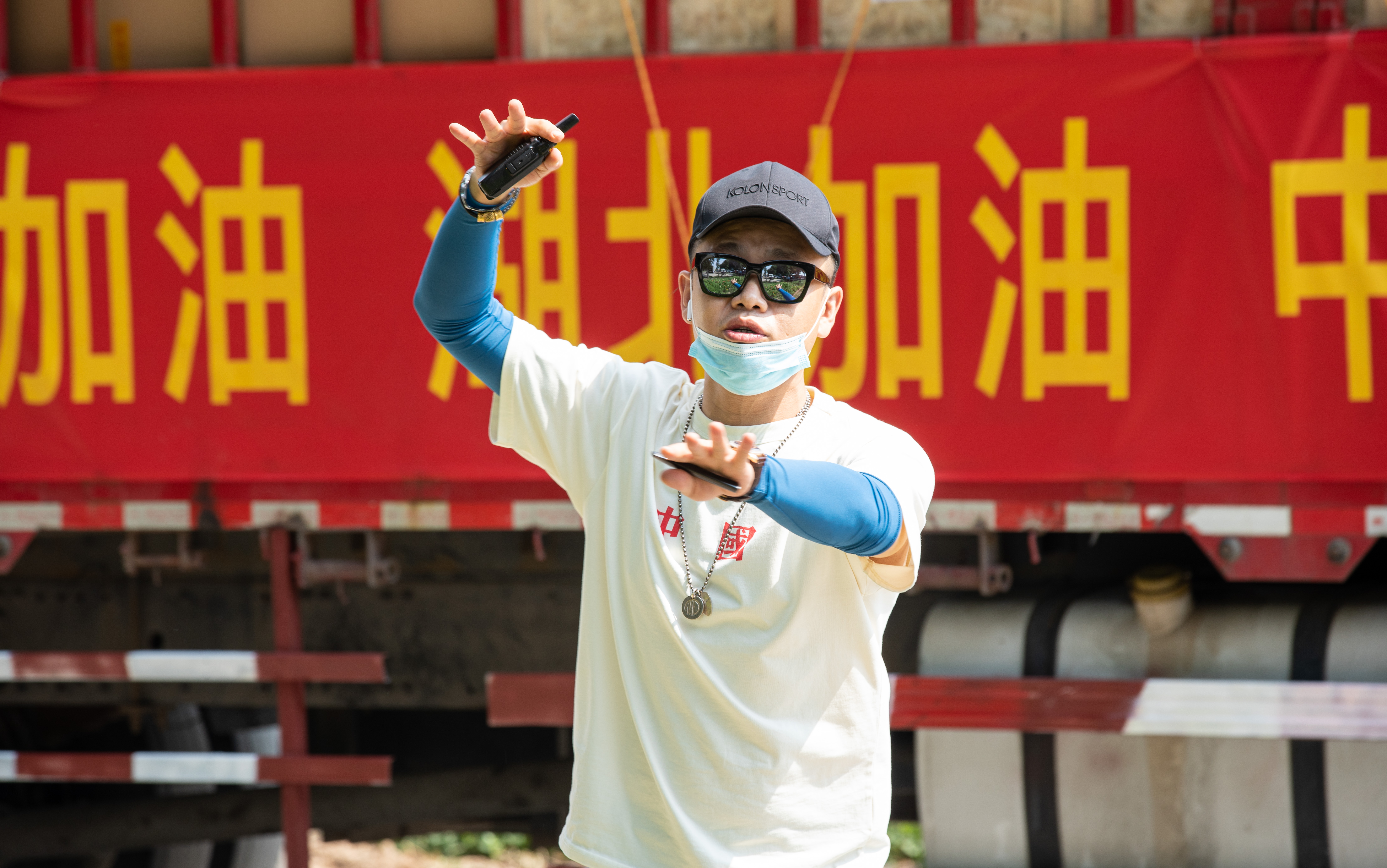 data-id="gnzd9fnzcf">殷飞,男,毕业于中央戏剧学院,中国内地男导演