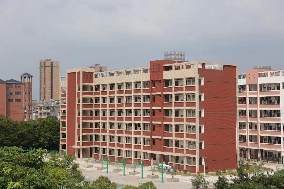 data-lemmaid="162679">广西 /a>贵港市江南中学是一所地级 a target=