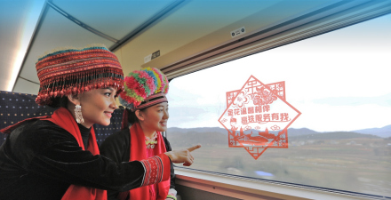 身着盛装的少数民族女性