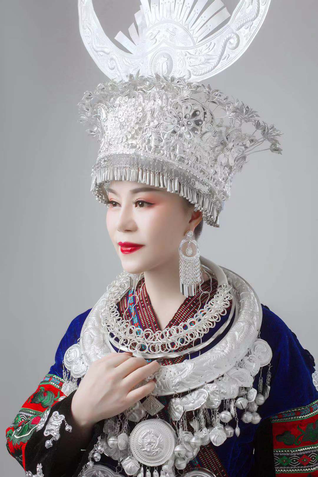 data-lemmaid="130741">苗族 /a>青年歌唱演员, a target="_blank"