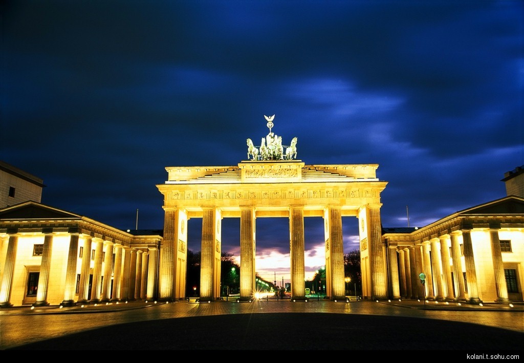  p>勃兰登堡门(德语:brandenburger tor;英语:brandenburg gate),位于
