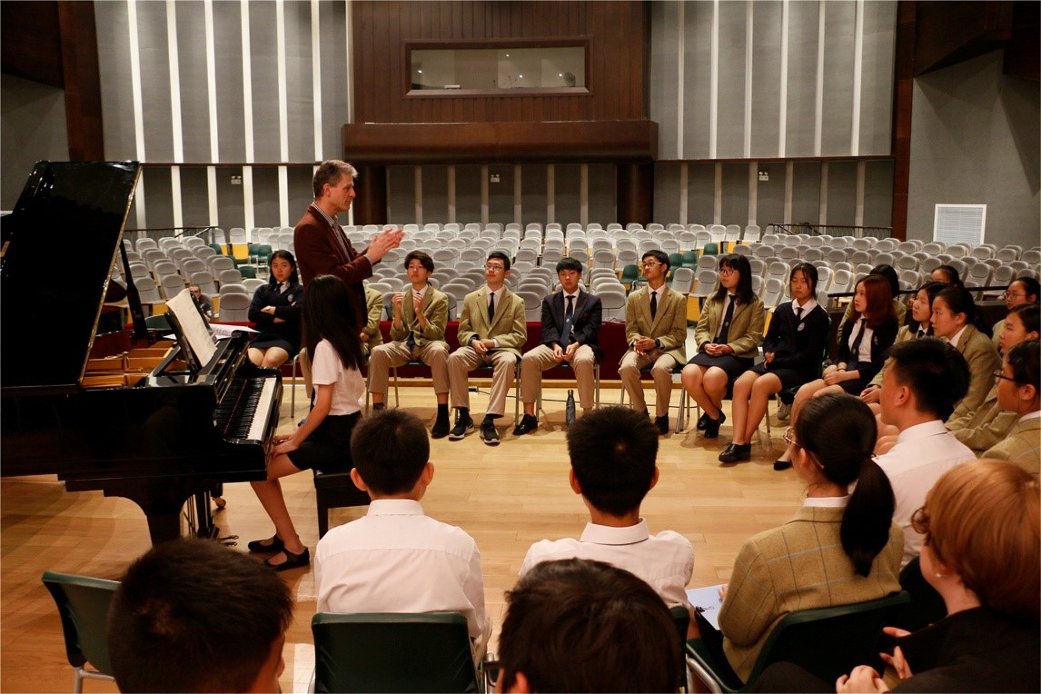  p>常州威雅公学招收幼儿园至高中阶段的3-18周岁适龄学生,有1200多名