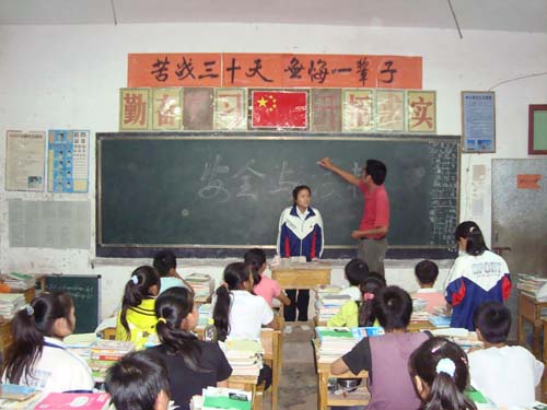 现坐落在江西省吉安县官田乡经济文化中心