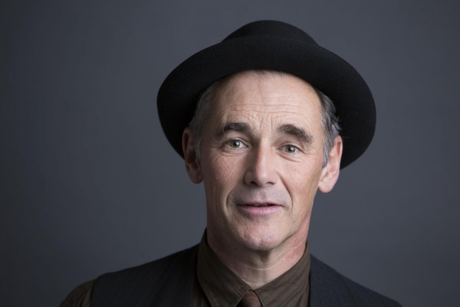  p>马克·里朗斯(mark rylance),1960年1月18日出生于英国英格兰