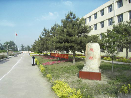  p>王卜庄高中是一所区级重点高中,1958年建校,占地面积4000多平方米