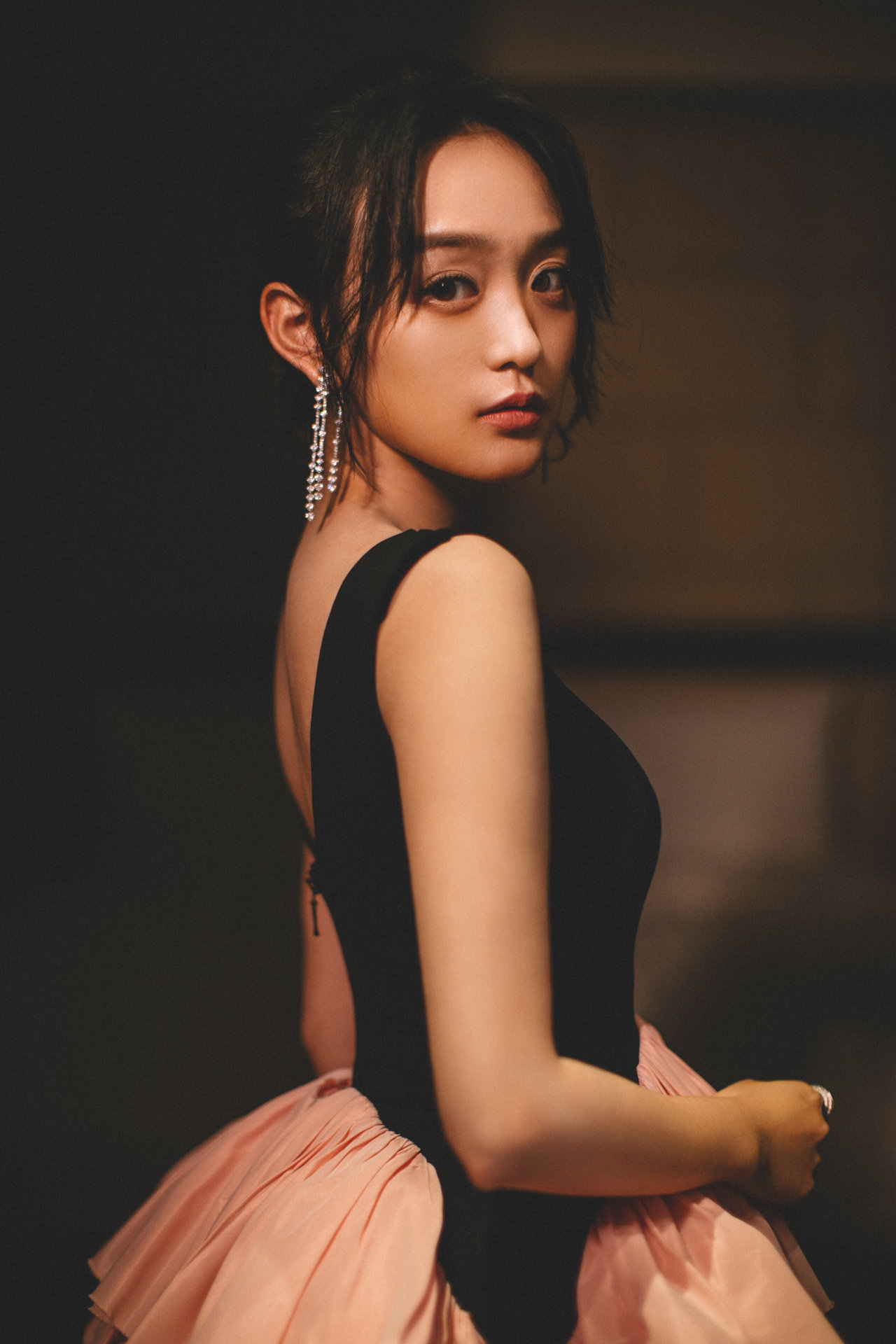 xplw">何泓姗,1987年4月10日出生于重庆市,中国内地影视女演员,摄影师