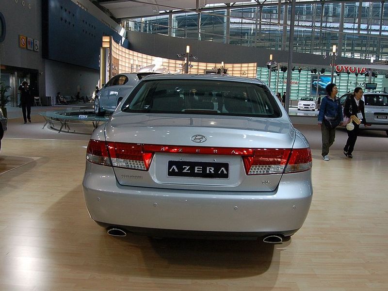  p>雅尊是韩国现代公司推出的前轮驱动模式高级轿车,从1986年开始生产