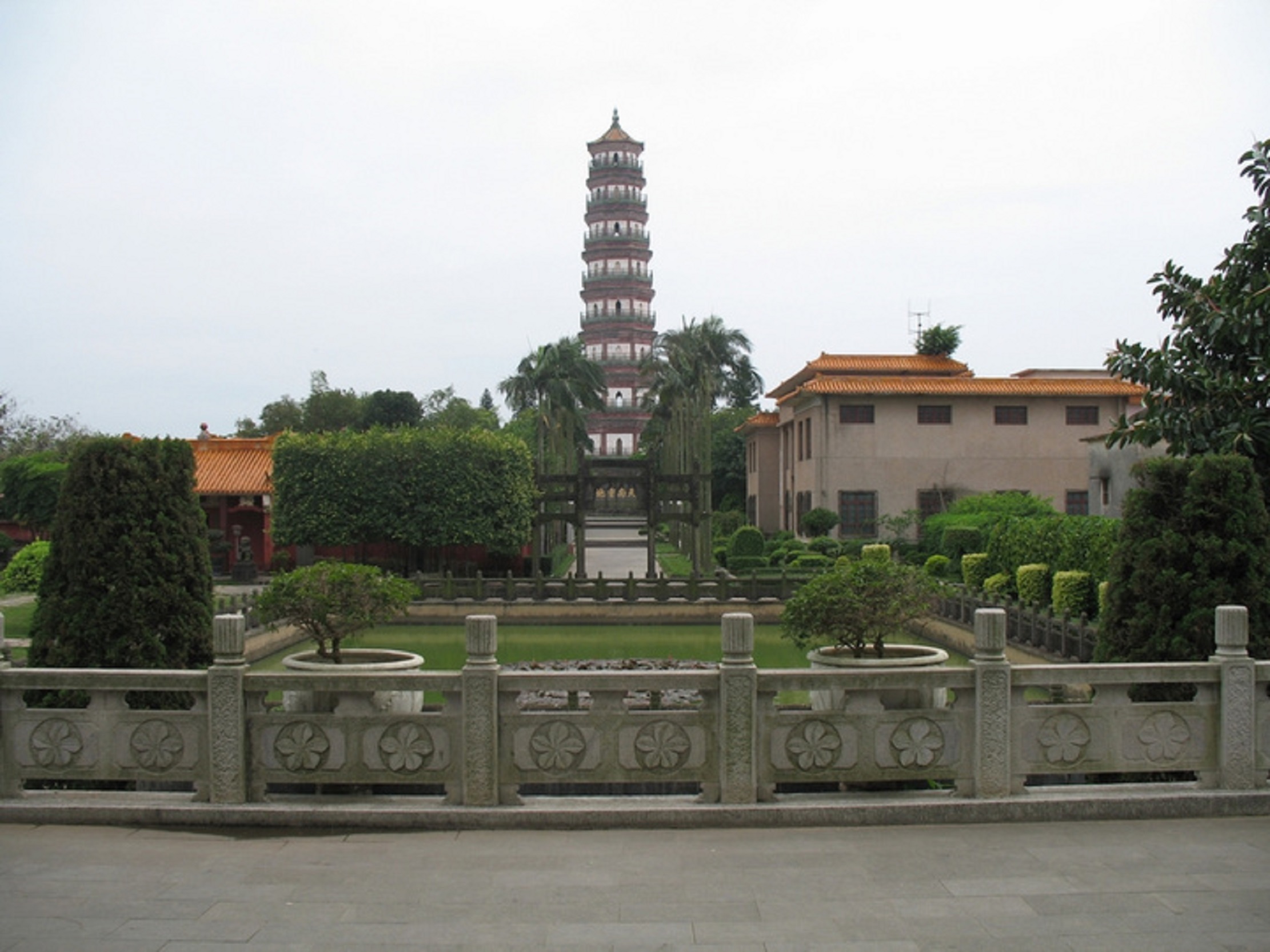 湛江三元塔公园