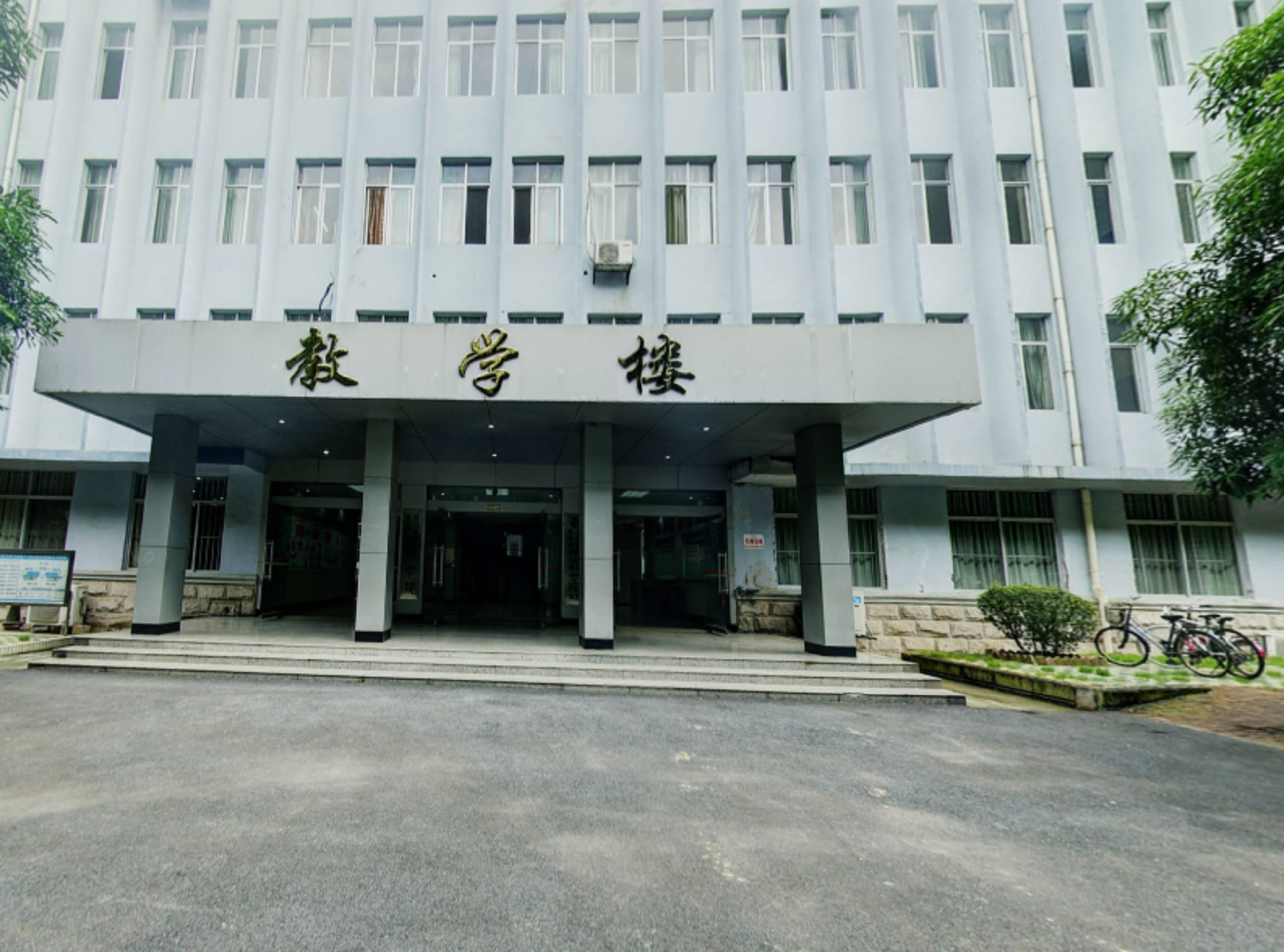 右江民族医学院