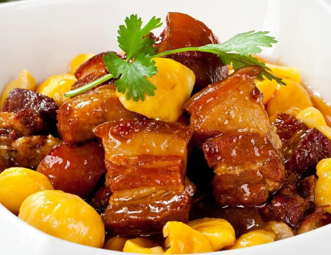  p>甜薯红烧肉是一道由五花肉,红薯等食材制成的食品. /p>