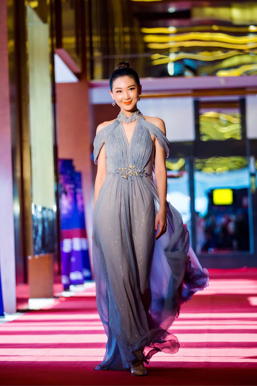  p>李晔,中国女主持人,模特.