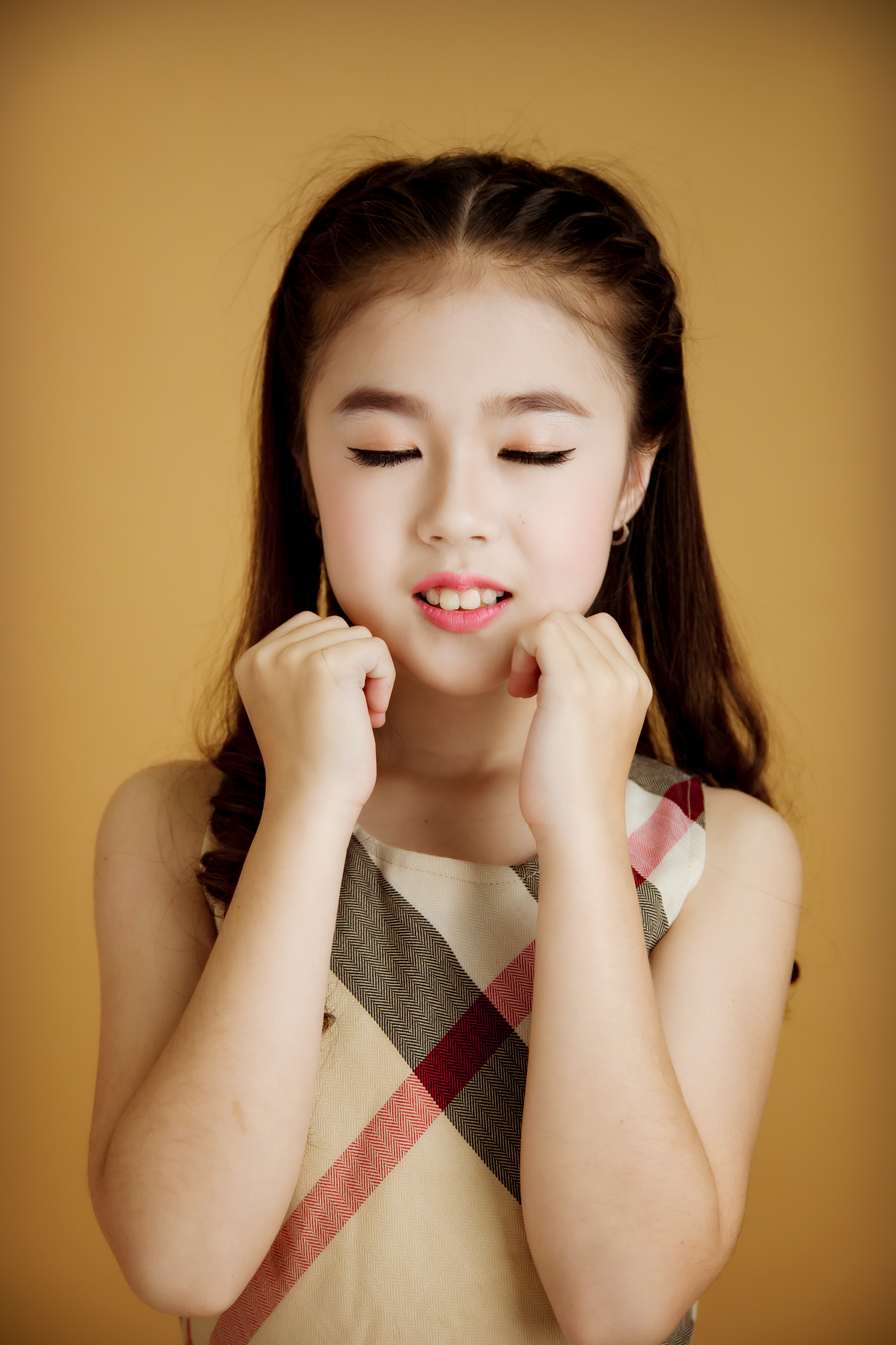  p>曾凯恬,小名恬恬,中美混血儿,童星,2005年3月30日出生于 a target=