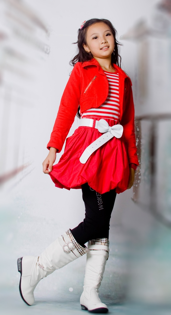  p>童靴,是指儿童穿的靴子.