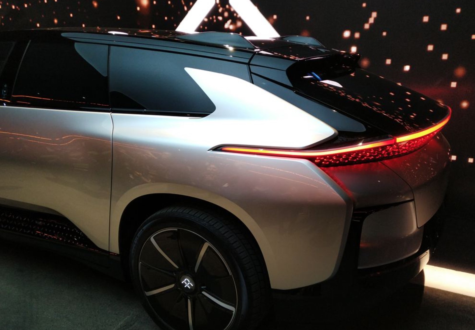  p>法拉第未来 i>(faraday future,简称ff) /i>,是一家全球化 a