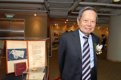<p>杨振宁教授