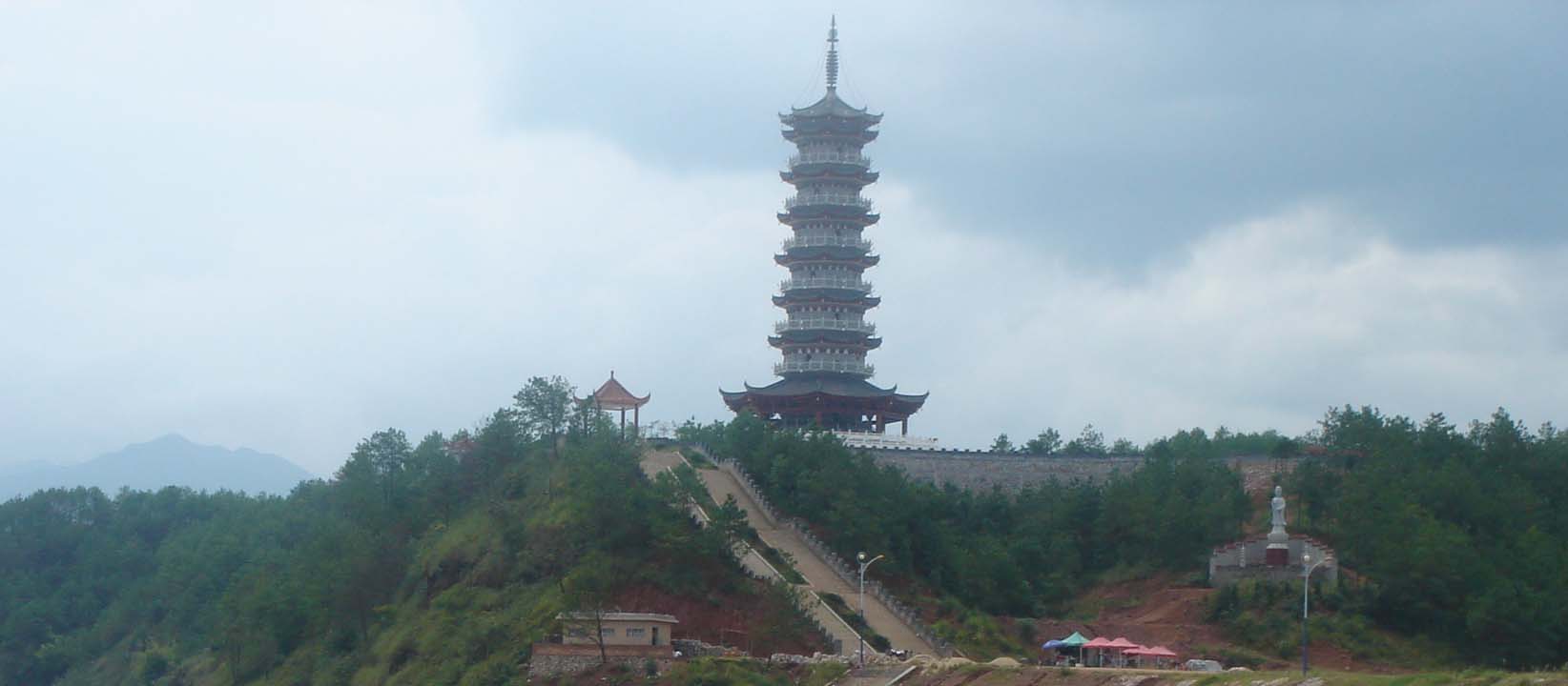 宝塔公园位于江西省 a target="_blank" href="/item/于都县/3141923"