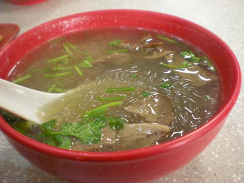  p>牛肉粉丝汤是利用牛肉和粉丝制成的一道美食,营养丰富,色泽诱人