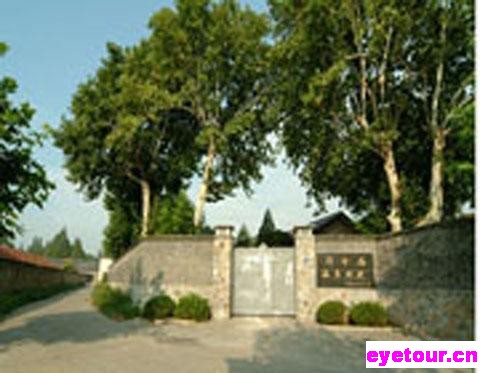  p>蒋介石汤山温泉别墅,位于南京市汤山镇(汤山风景区)汤泉路3号,距