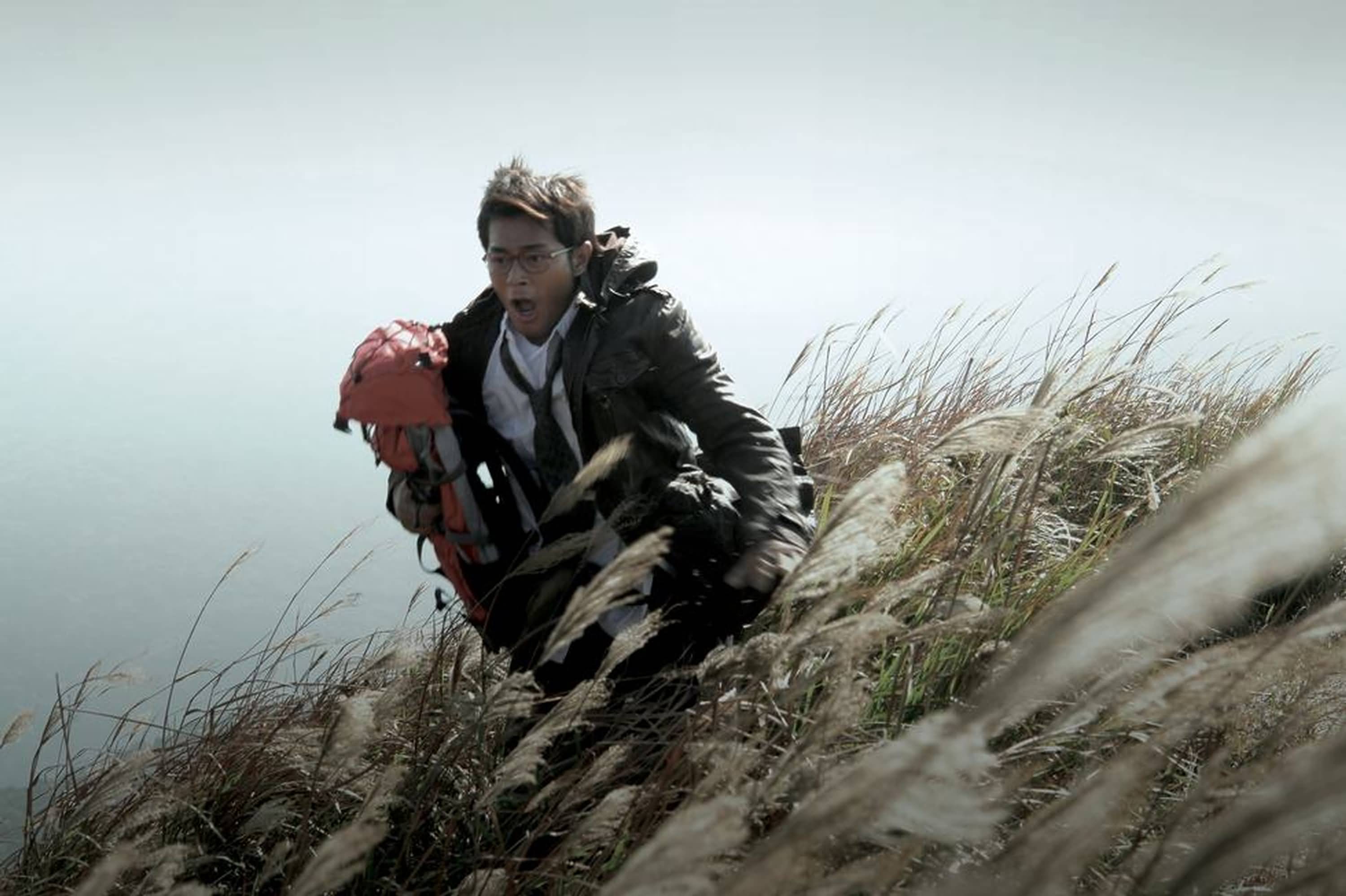 《保持通话》是 a target="_blank" href="/item/英皇电影/3363018"