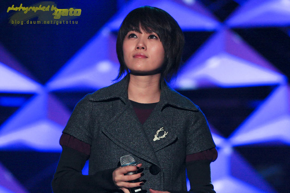  p>李秀英,1979年4月12日出生于首尔,韩国民谣女歌手.