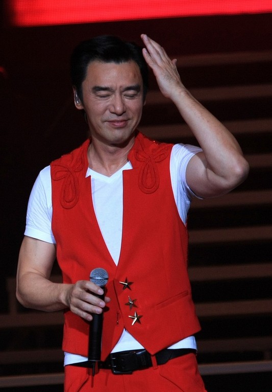  p>钟镇涛(kenny bee),1953年2月23日出生于香港,中国香港男歌手,音乐