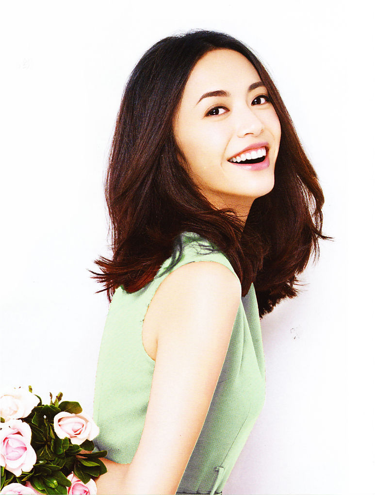  p>姚晨,1979年10月5日出生于福建福州,祖籍福建泉州石狮,成长于福建