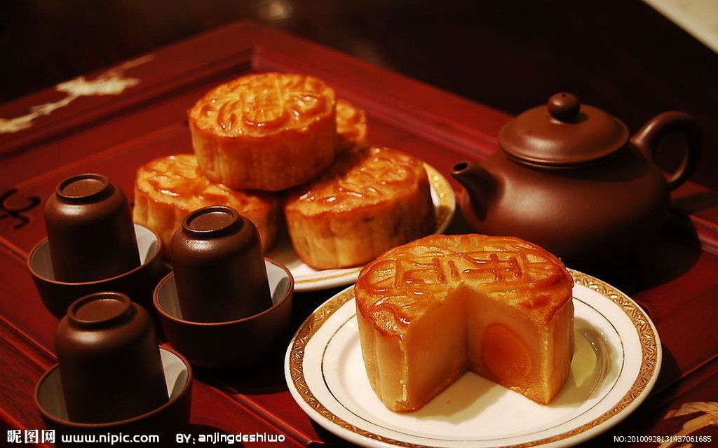 cake),又称月团,小饼,丰收饼,团圆饼等,是中国的汉族传统美食之一