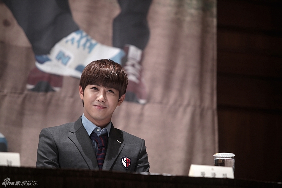  p data-id="gnswyibp9i">黄光熙,1988年8月25日出生于韩国,韩国男