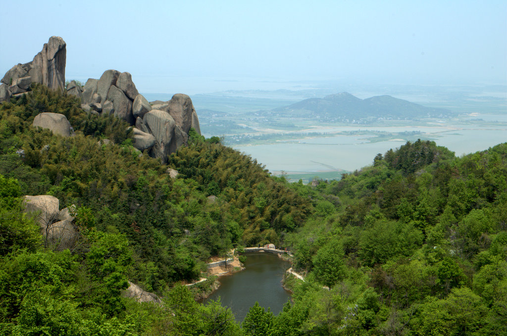 data-lemmaid="15523158">巨石山生态文化旅游区 /a>位于安徽省安庆市