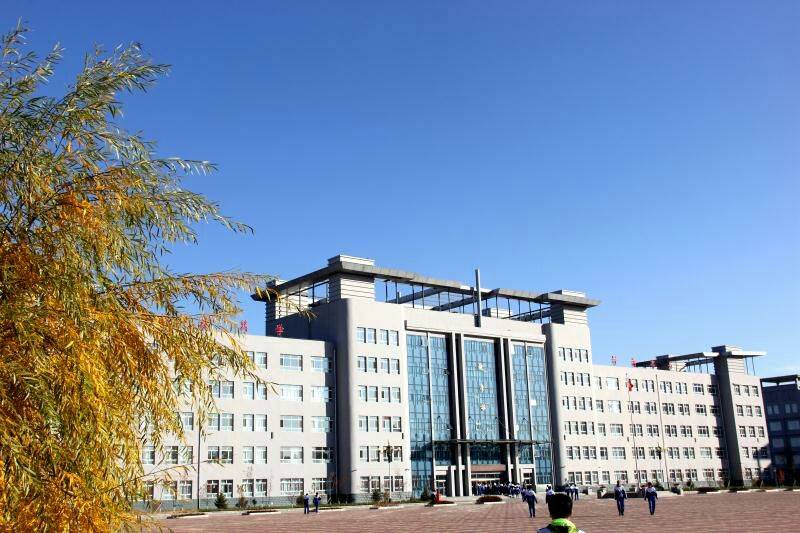 集贤县第四中学