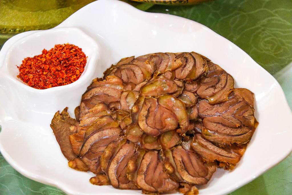  p data-id="gnwnhwrotx">藏菜即西藏菜肴,是中