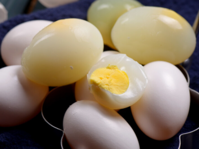 鸽子蛋和鹌鹑蛋大小比较图 - 知晓星球