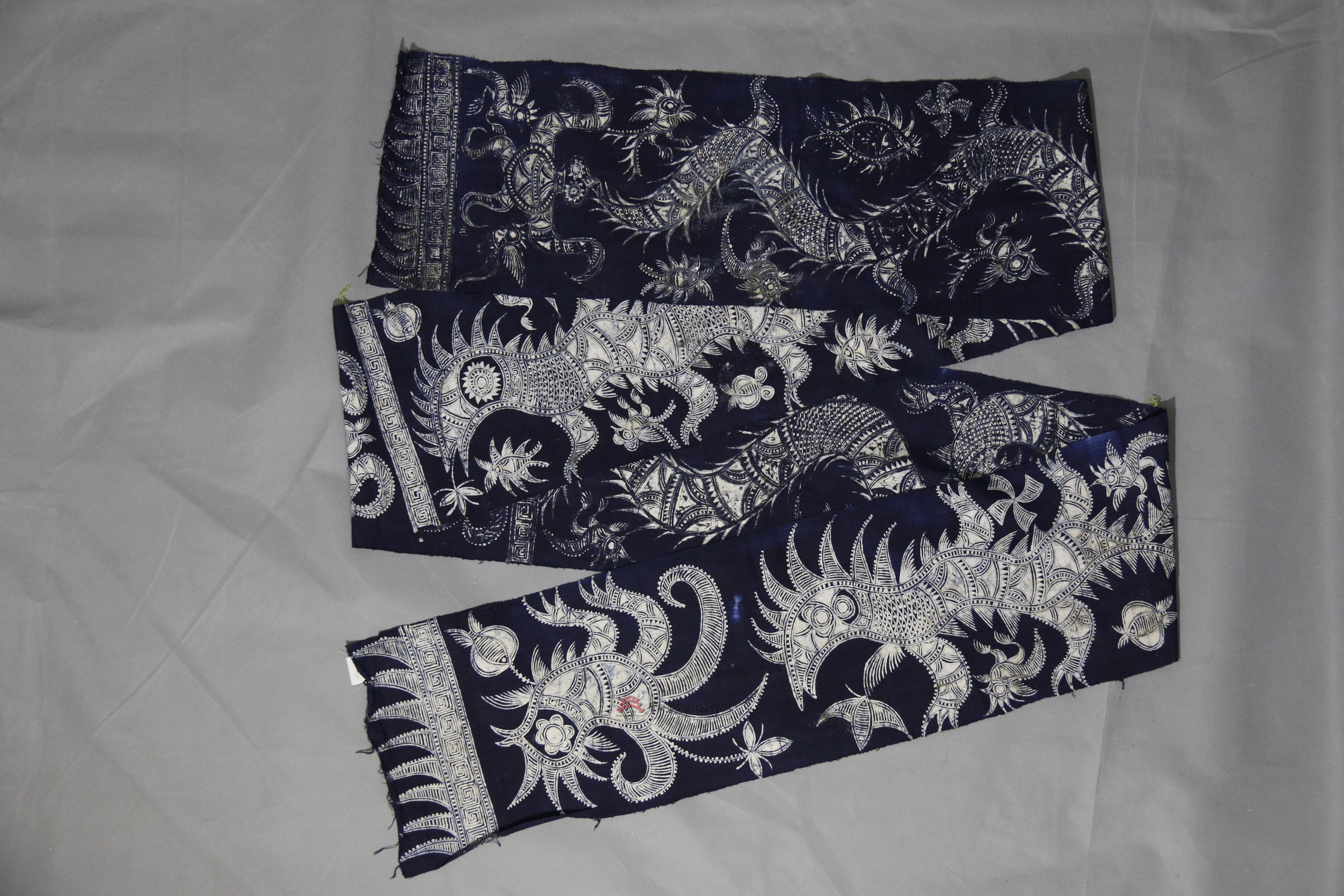 当代苗族蜡染龙纹鼓藏祭祖幡